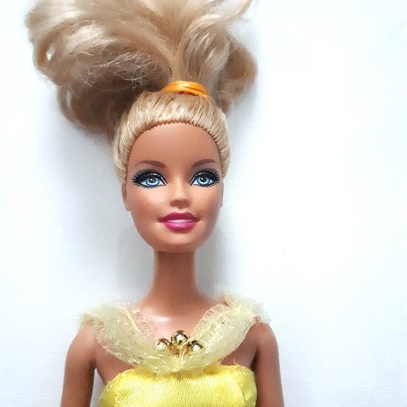 Barbie Fashionista Wardrobe Closet Carrying Case and Barbie Doll - Picture 3 of 13